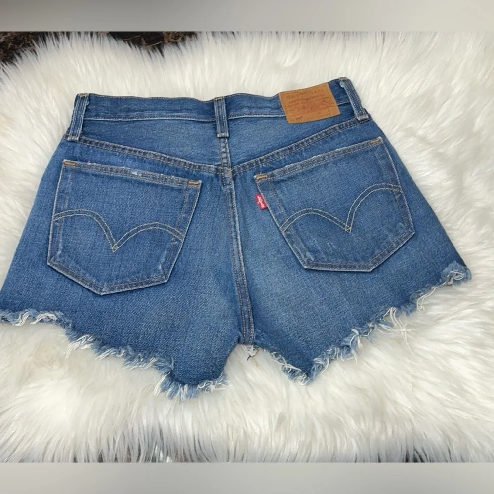 LEVIS 501 ORIGINAL WOMEN'S SHORTS JEANS. SZ W26 NWOT